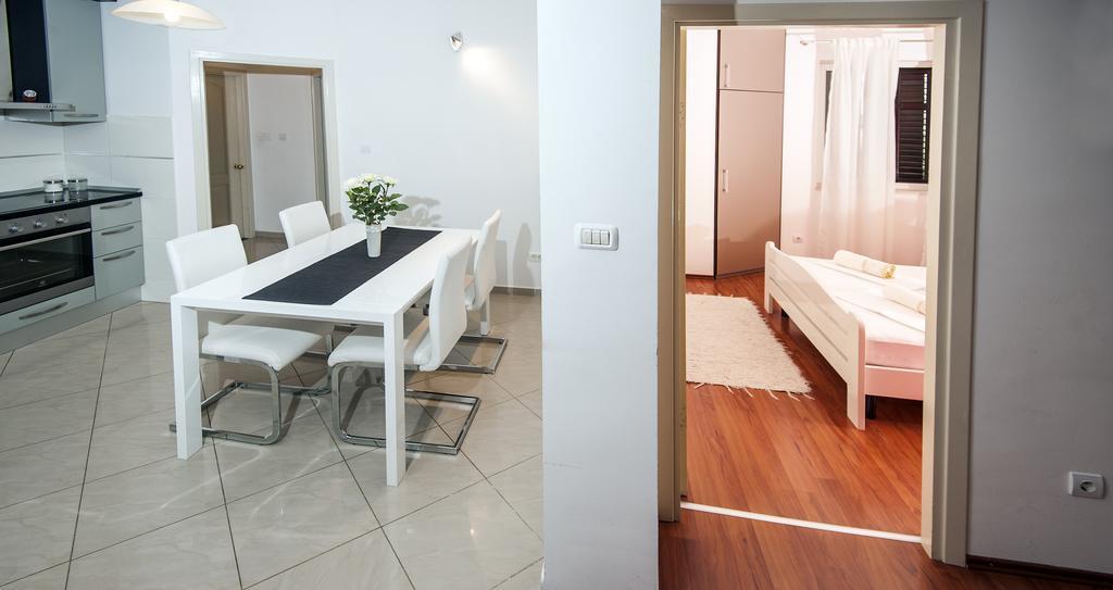Znjan Beach Apartments Split Exterior photo