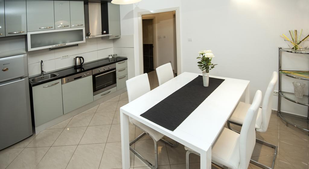 Znjan Beach Apartments Split Exterior photo